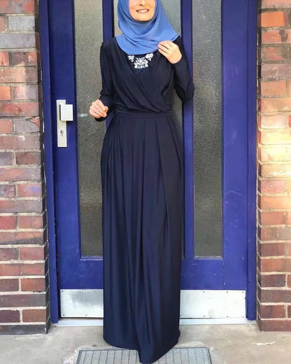 Europäisches und amerikanisches Abaya-Kleid im neuen Stil mit V-Ausschnitt, Falten und Bodenrock